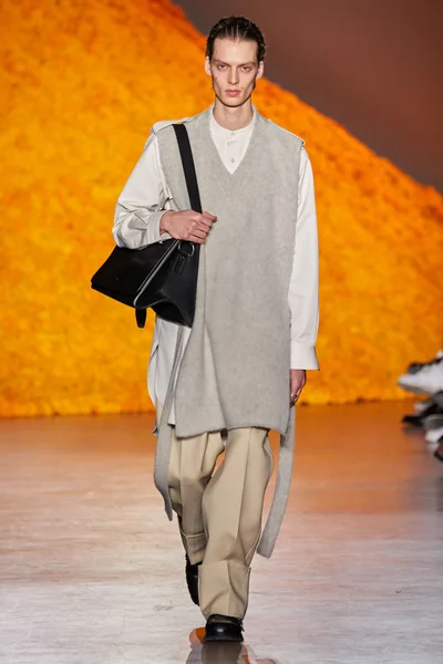 Look 12